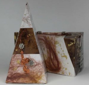 Decorative box of Peach Nib Brie topper